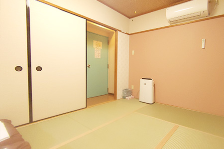 Standard Private Japanese-style room with shared bathroom